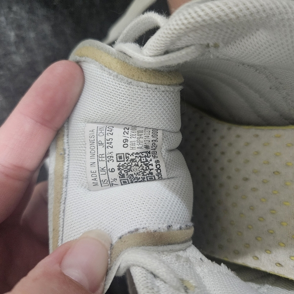 Ladies Adidas Grand Court with Cheetah stripes - Picture 5 of 6